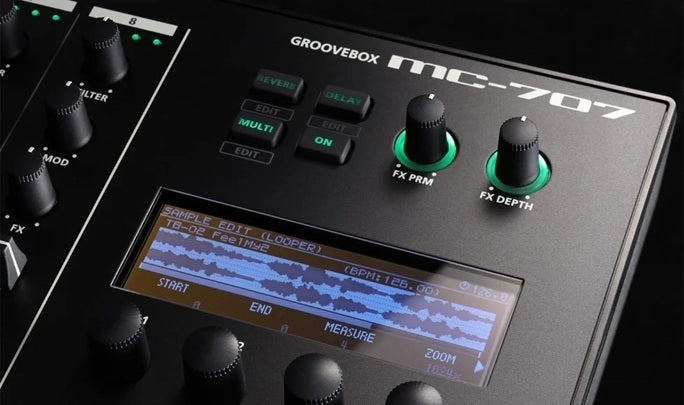 Roland MC-707 GROOVEBOX