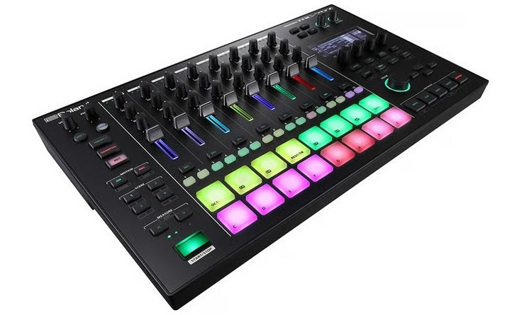 Roland MC-707 GROOVEBOX