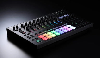 Roland MC-707 GROOVEBOX