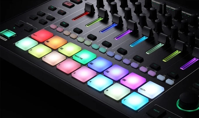 Roland MC-707 GROOVEBOX