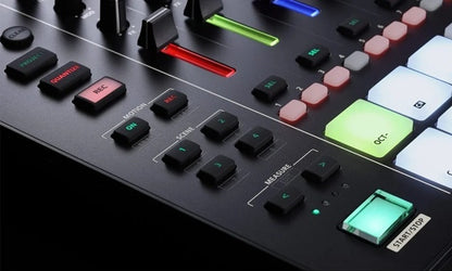 Roland MC-707 GROOVEBOX